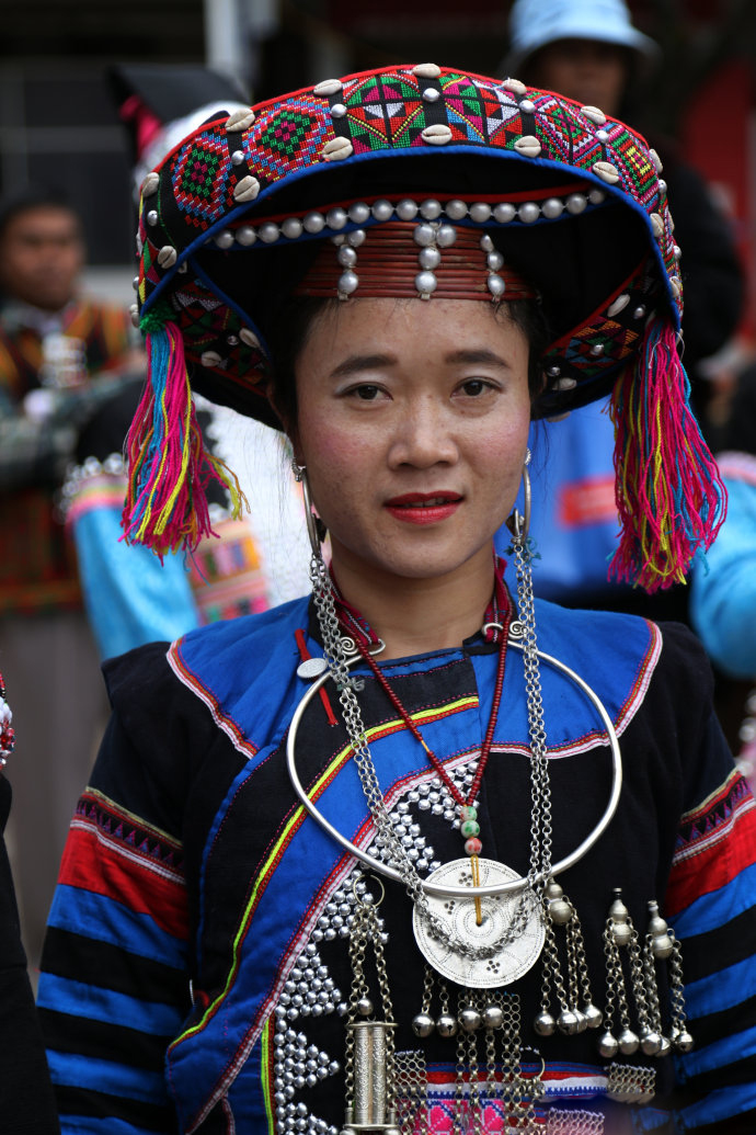 少數(shù)民族服飾要進行生態(tài)環(huán)境保護，結合創(chuàng)意進行發(fā)展